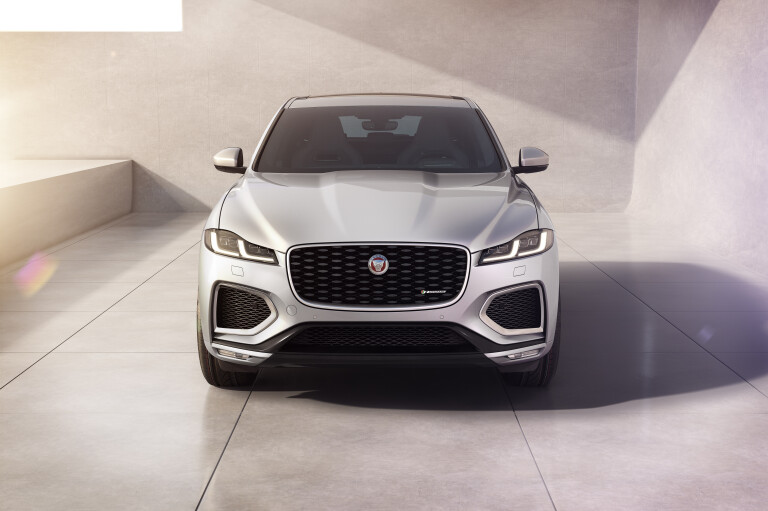 Jag F PACE 22 MY 01 R Dynamic Exterior Front 110821