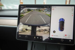 Wheels Reviews 2022 Tesla Model 3 Deep Blue Metallic Australia Detail Infotainment Reverse Camera S Rawlings