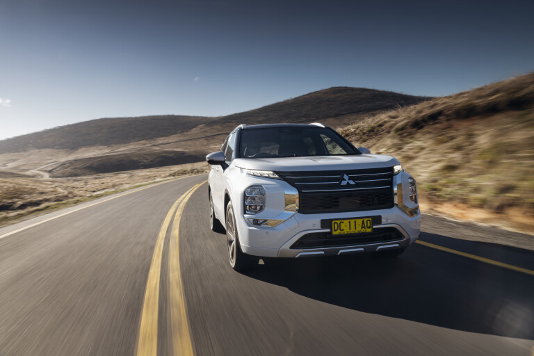 Wheels Reviews 2022 Mitsubishi Outlander Exceed Tourer White Diamond Dynamic Performance Australia