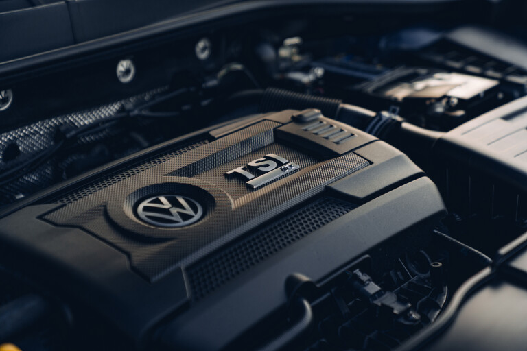 Wheels Reviews 2022 Volkswagen T Roc R Lapiz Blue Metallic UK Spec Engine Close Up