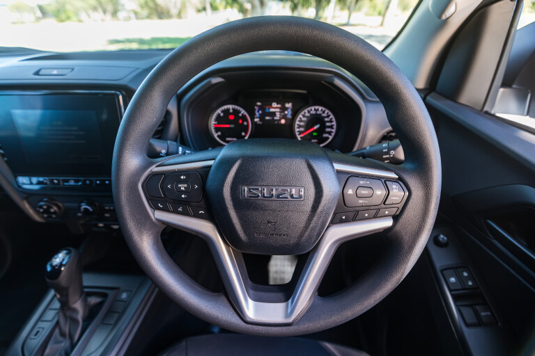 Wheels Reviews 2021 Isuzu D Max 4 X 2 SX Single Cab Chassis Ute Auto Interior Steering Wheel