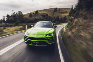 2021 Lamborghini Urus Car v Road
