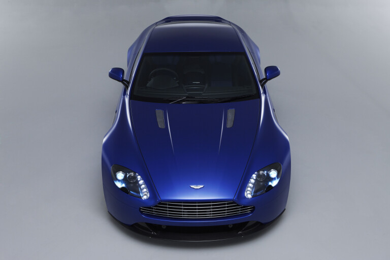 Motor Features Aston Martin V 8 Vantage S 46