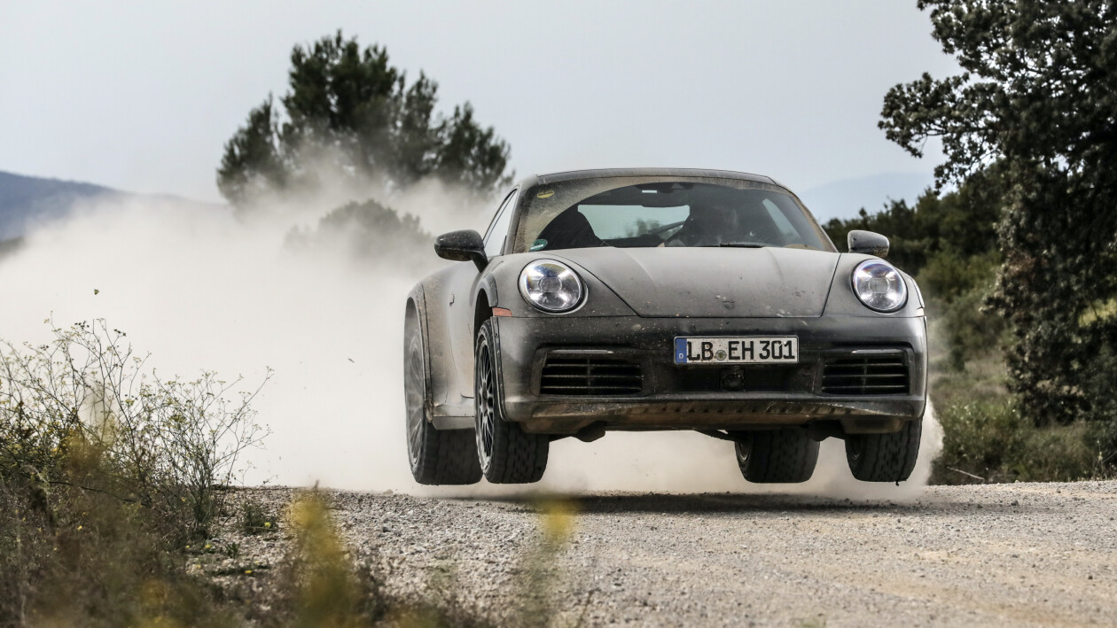 2023 Porsche 911 Dakar teaser 013