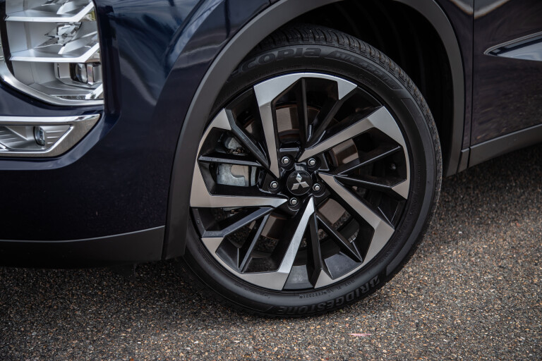 Wheels Reviews 2022 Mitsubishi Outlander Aspire FWD Cosmic Blue Australia Detail Wheel S Rawlings