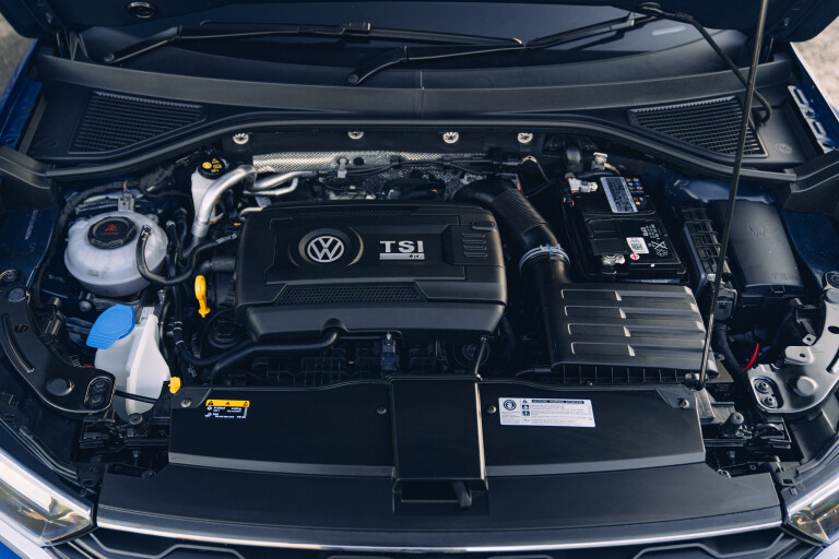 Wheels Reviews 2022 Volkswagen T Roc R Lapiz Blue Metallic UK Spec Engine Front
