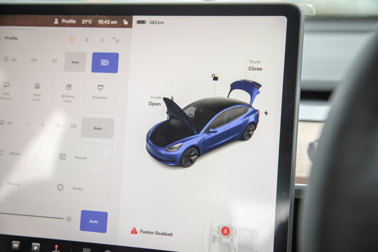 Wheels Reviews 2022 Tesla Model 3 Deep Blue Metallic Australia Detail Infotainment Screen Door Indicator S Rawlings