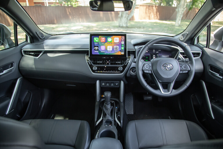 2023 Toyota Corolla Atmos Hybrid FWD Suv 13