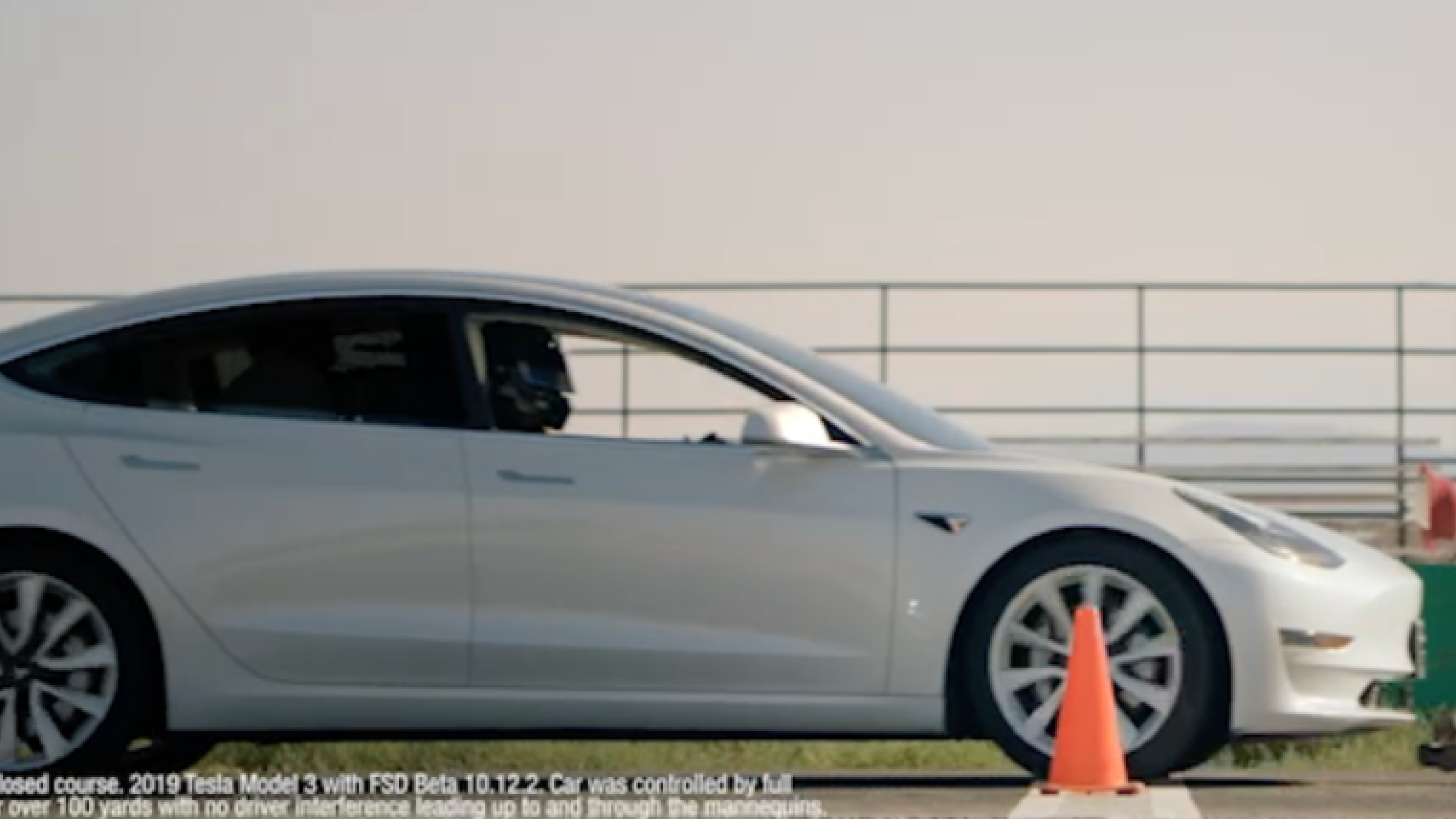 Professional commercial director released unofficial Tesla TV ad [Video]