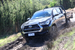 4 X 4 Australia Comparisons 2021 May 21 Toyota Hilux SR 5 4 X 4 Tracks Driving