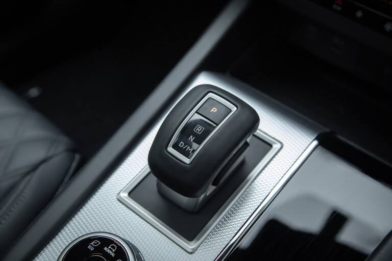 Wheels Reviews 2022 Mitsubishi Outlander Exceed White Australia Interior Gear Selector S Rawlings
