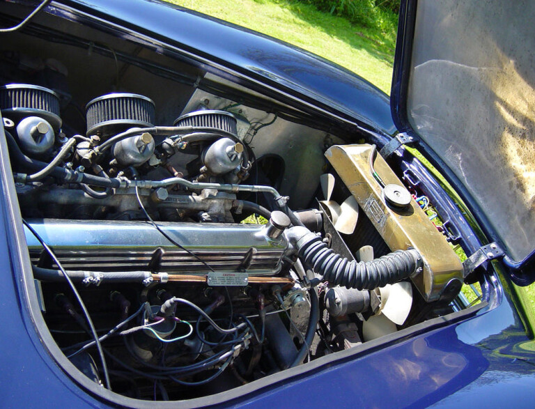 Motor Features AC Aceca Engine
