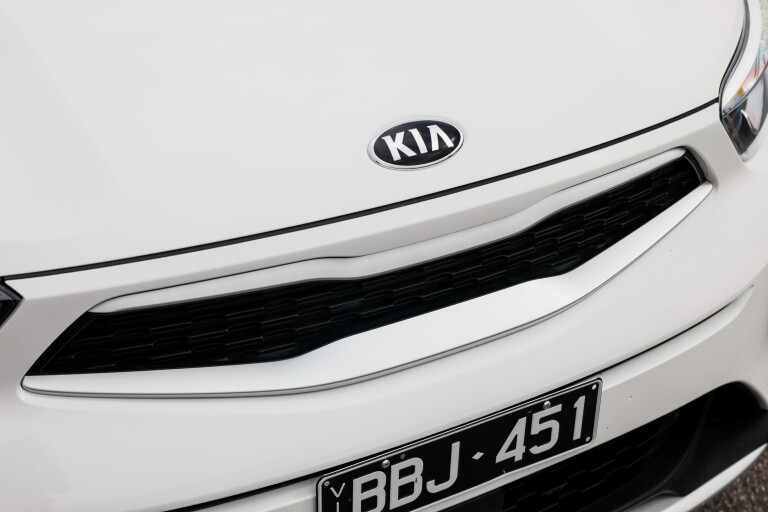 Wheels Reviews 2021 Kia Stonic S White Detail Front Grille