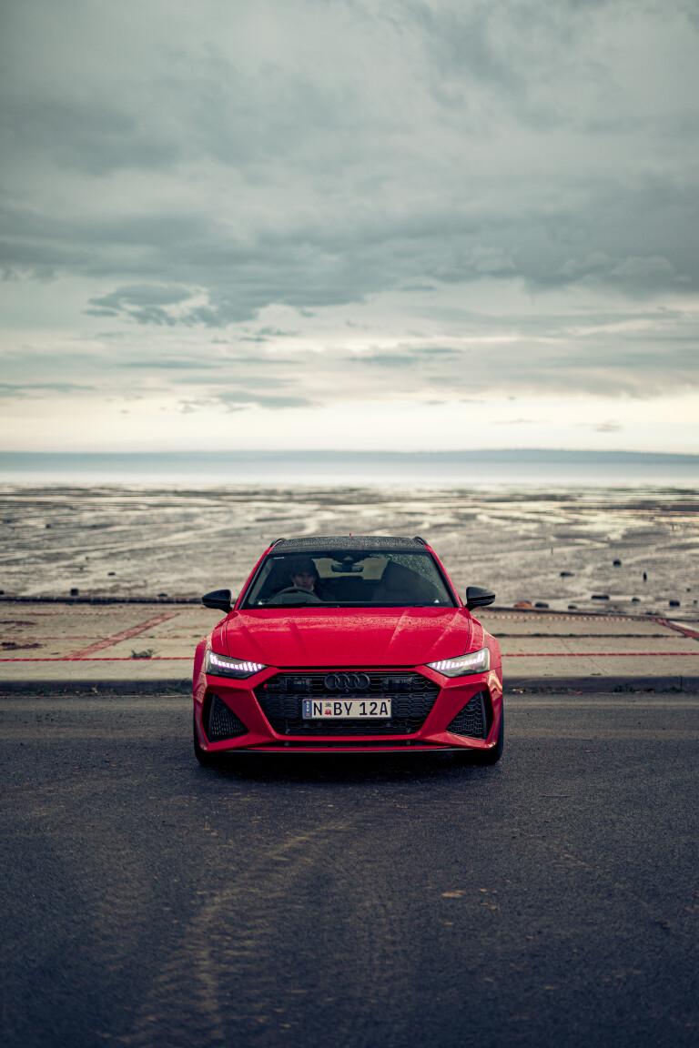 Motor Reviews Audi RS 6 Front Vertical