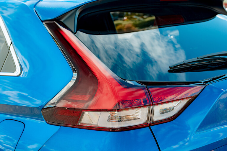 Which Car Car Comparisons 2021 Mitsubishi Eclipse Cross Taillight
