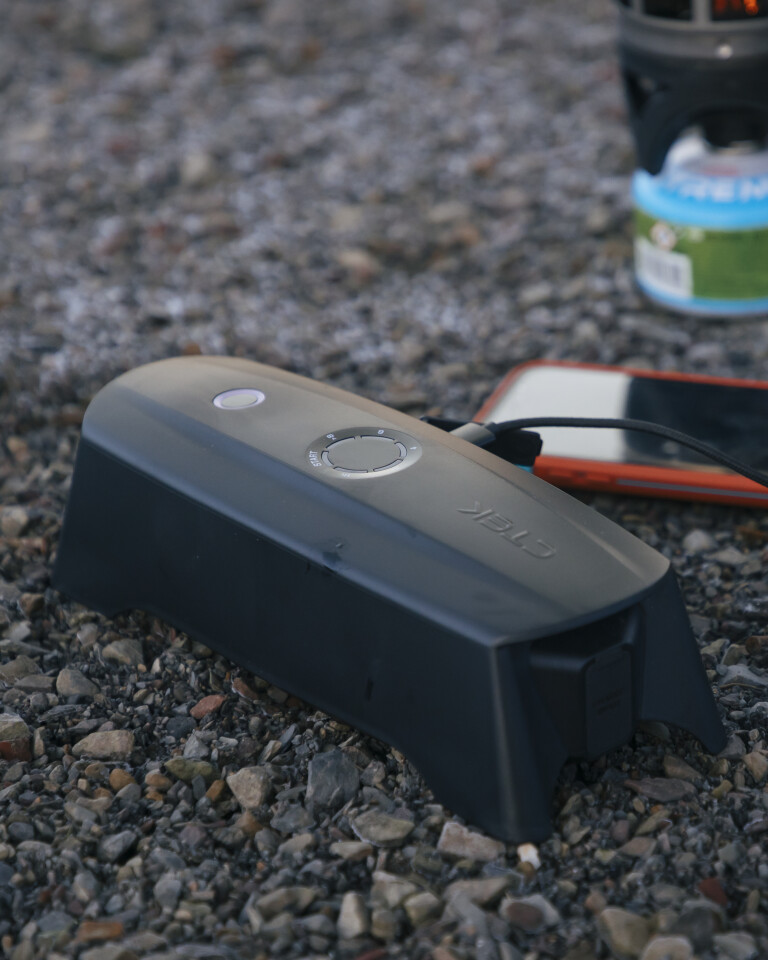 4 X 4 Australia Gear CTEK CS FREE Portable Battery Charger 1