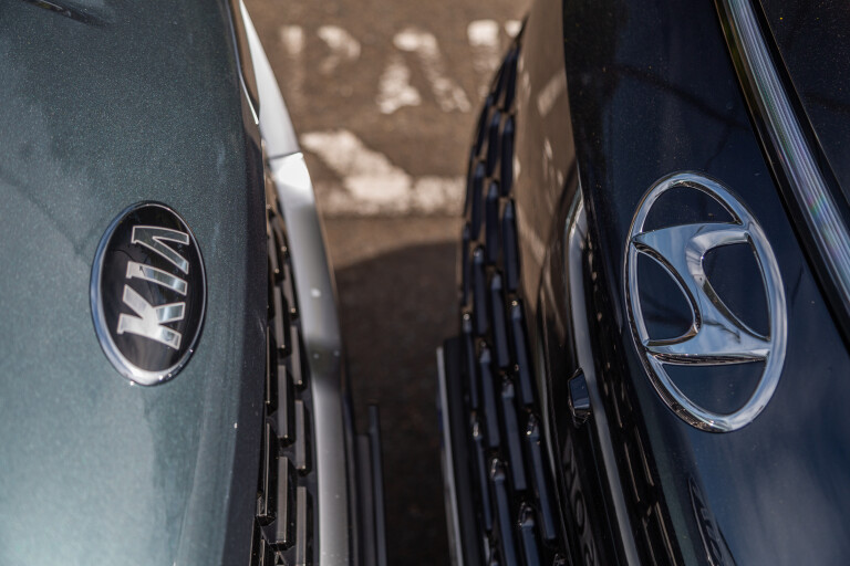 Wheels Reviews MPV Comparison Front Badge 2021 Hyundai Staria Vs Kia Carnival