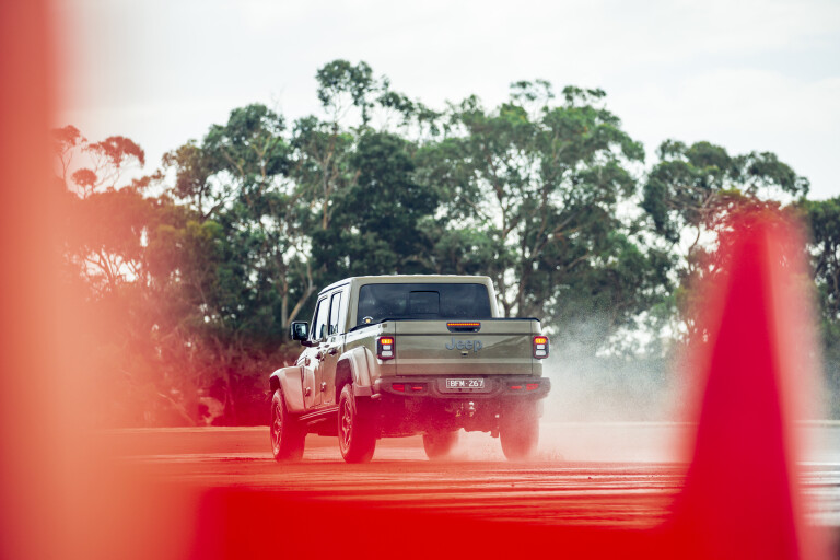4 X 4 Australia Comparisons 2021 May 21 Jeep Gladiator Rubicon Braking Test