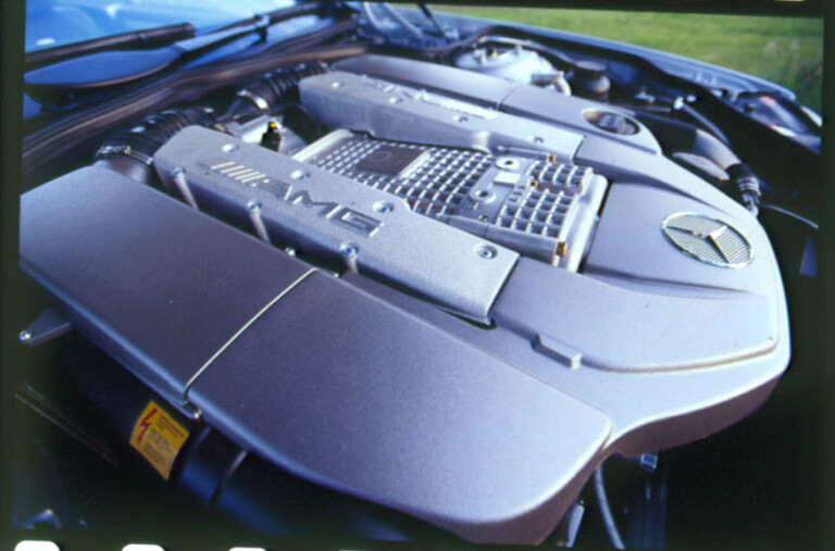 Motor Features SL 55 Engine
