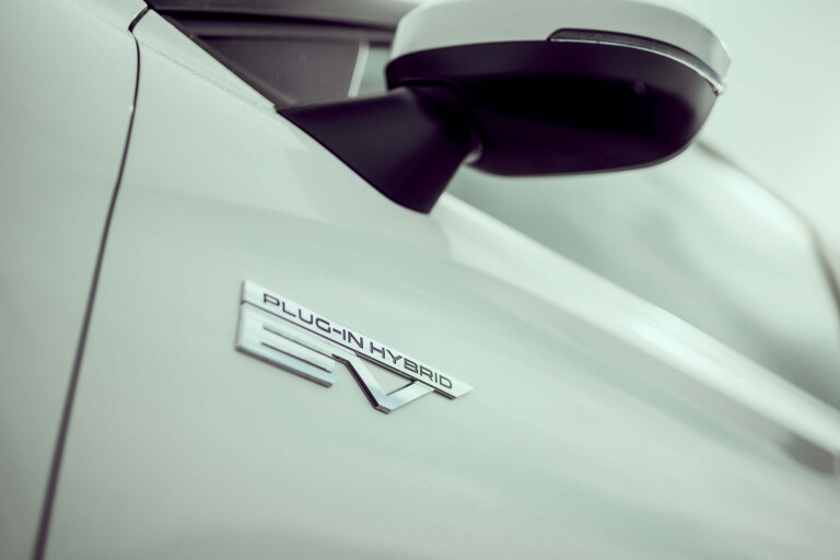 2022 Mitsubishi Outlander PHEV ES SUV White 36
