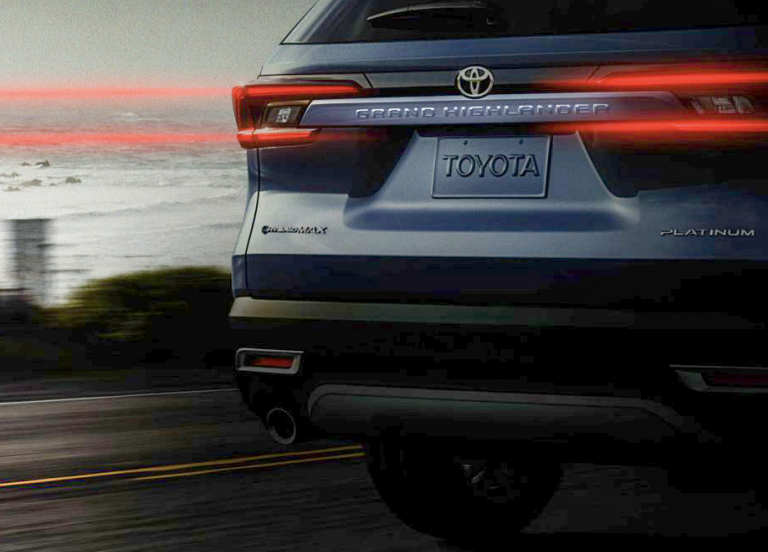 Toyota Grand Highlander tease 2023