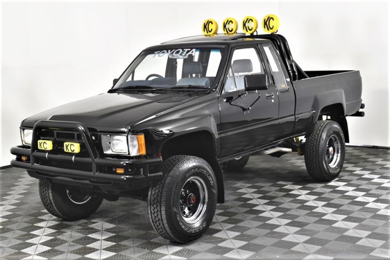 1985 Toyota Hilux Bttf 2