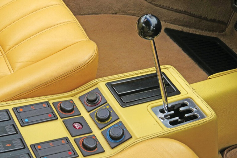 1989 Ferrari 328 GTS Console