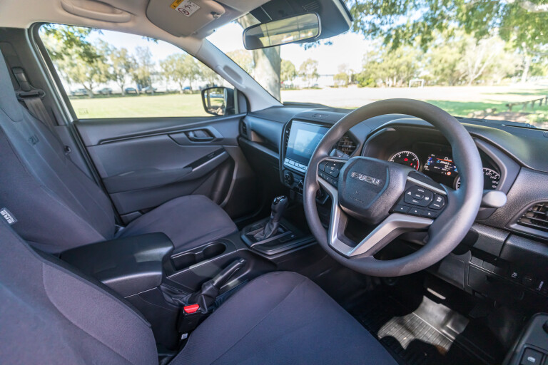Wheels Reviews 2021 Isuzu D Max 4 X 2 SX Single Cab Chassis Ute Auto Interior Dashboard Cabin