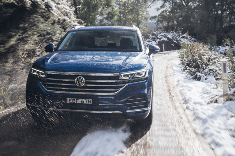 Archive Whichcar 2019 06 04 Misc 2019 Volkswagen Touareg Launchedition Front Action Snow