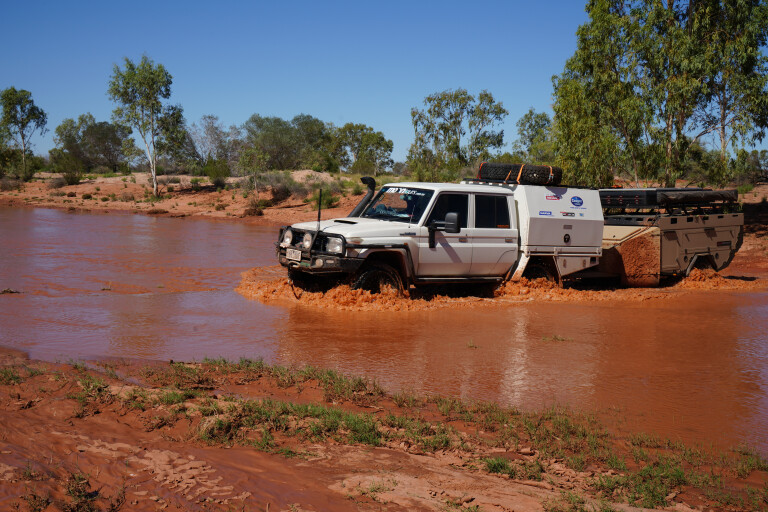 4 X 4 Australia Explore Crossing A Still Flowing Finke River North Of Apatula