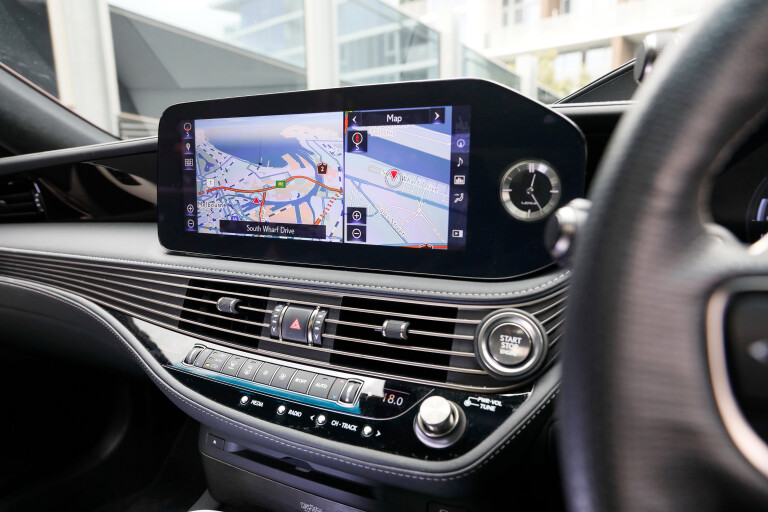 Motor Reviews Lexus LS 500 LTT 2 Touchscreen