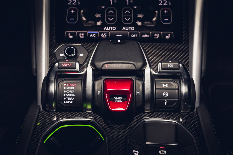 Motor Features Lamborghini Urus Interior Stack