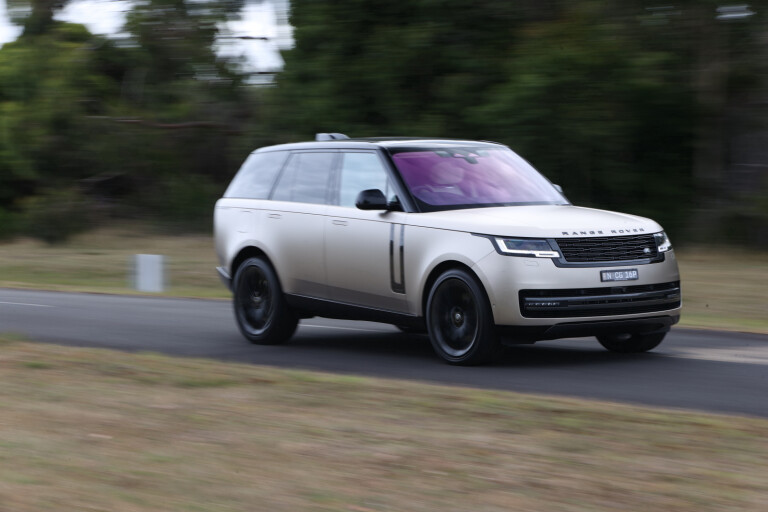 2023 Range Rover P 530 First Edition SUV COTY BRU LOW RES 138