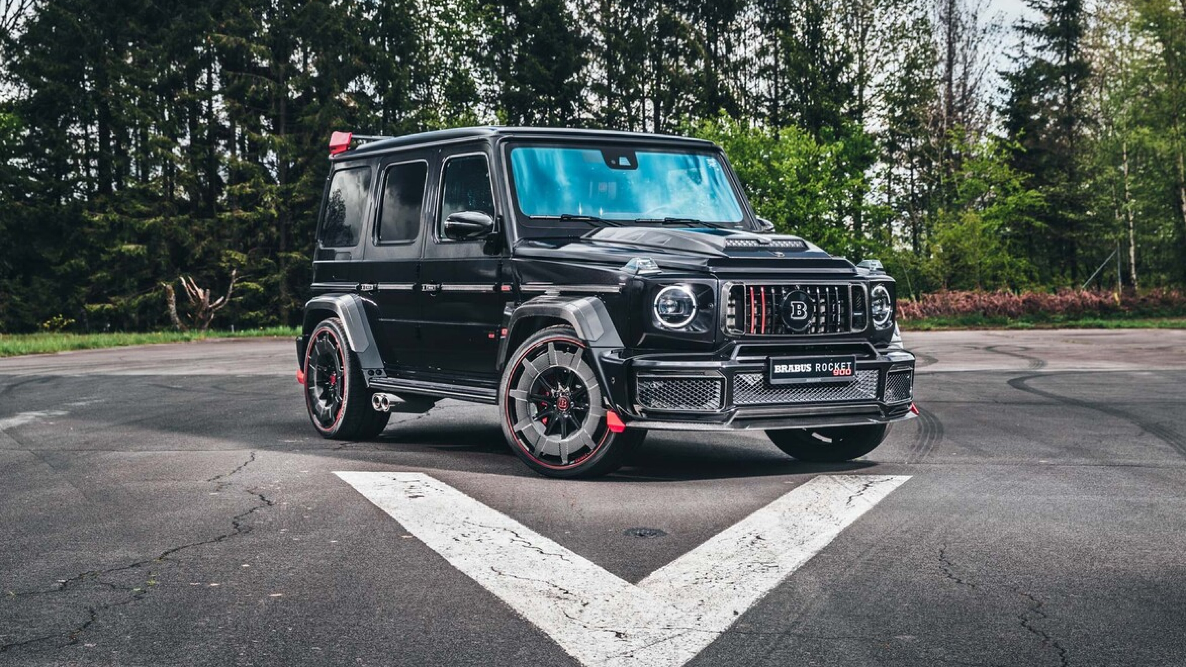 https://assets.whichcar.com.au/image/private/s--kpbBnepx--/c_fill,f_auto,g_xy_center,q_auto:good,x_577,y_355/t_p_16x9/Brabus-900-Rocket-Edition.jpg