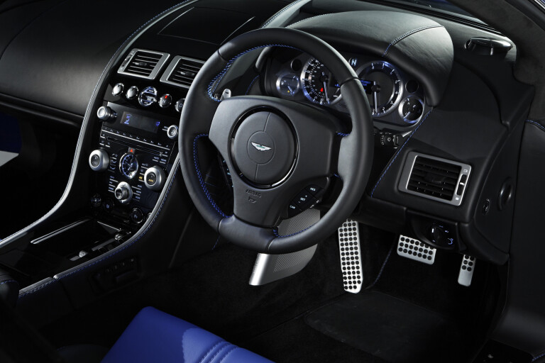 Motor Features Aston Martin V 8 Vantage S 55