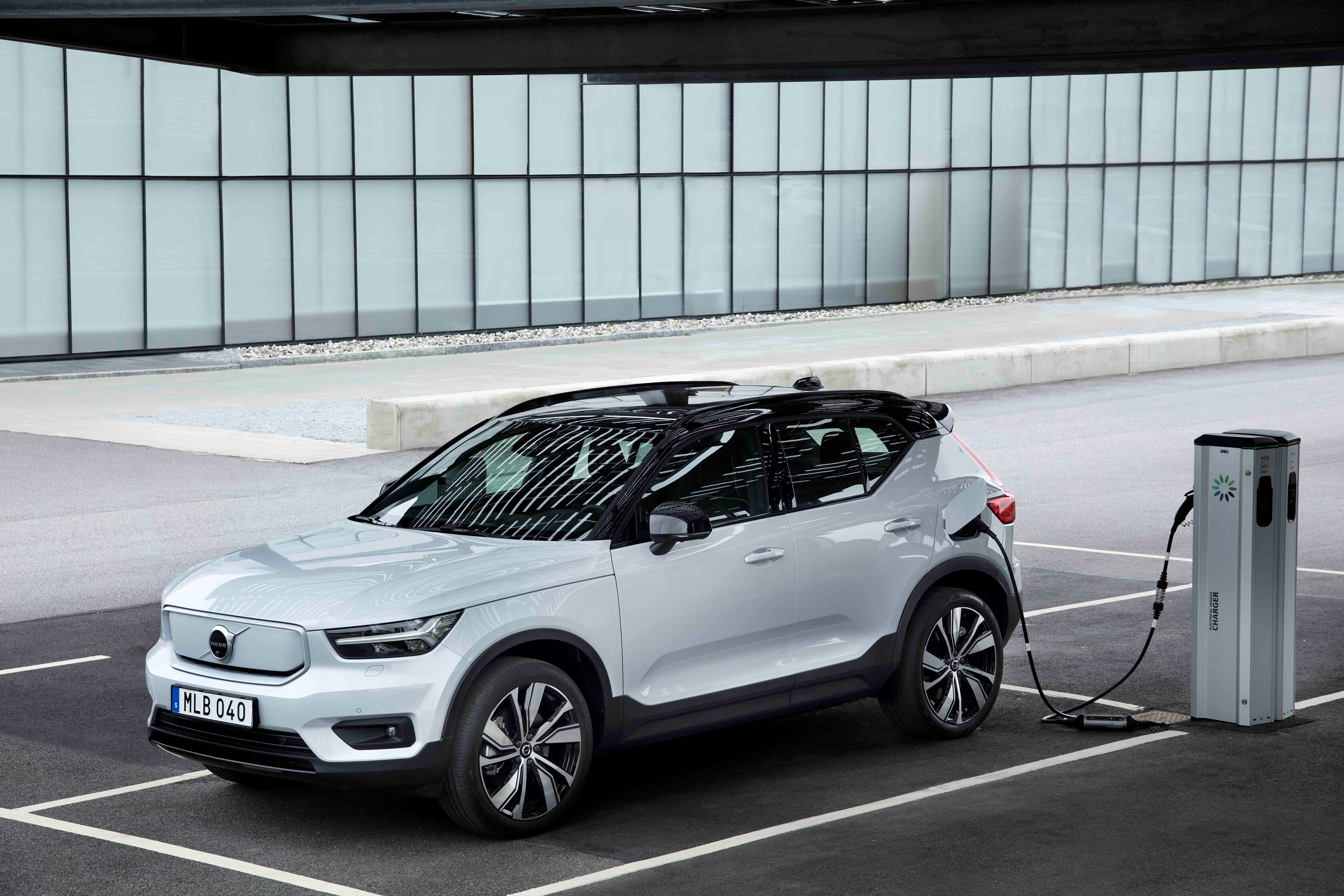 Wheels Reviews 2022 Volvo XC 40 Recharge Pure Electric Charging