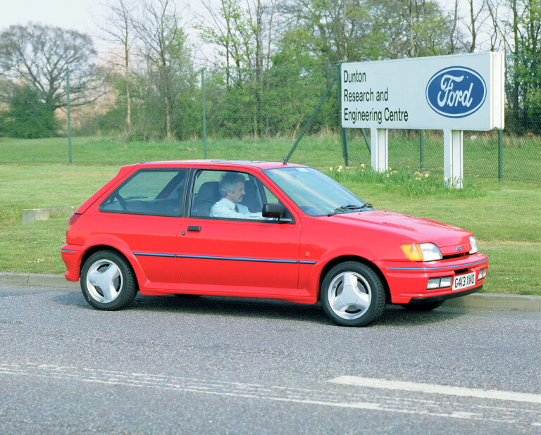 Motor Features Ford Fiesta Rs Turbo 1