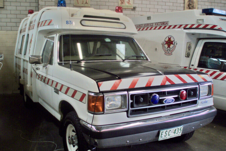 1992 Ford F 150 4 WD Ambulance 5331799584