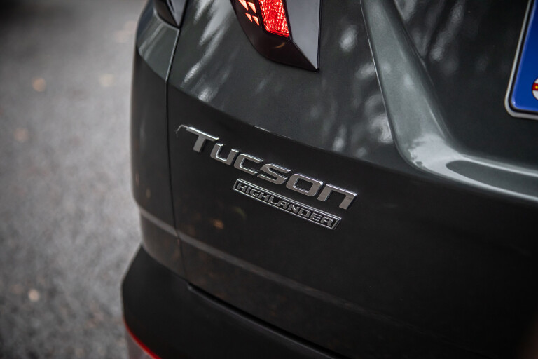 Which Car Car Reviews 2022 Hyundai Tucson Highlander Rear Badge