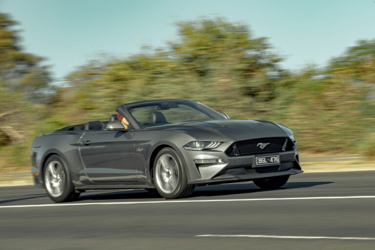 Motor Reviews 2021 Ford Mustang GT Convertible Front Side Right Panning Closer