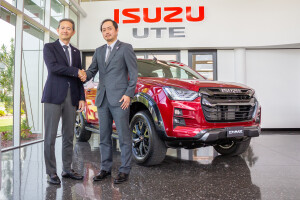 Mr Hiroyasu Sato Congratulating Mr Junta Matsui The New IUA MD