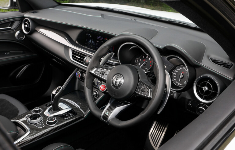 Motor Reviews 2021 Alfa Romeo Stelvio Q Interio Cabin Right
