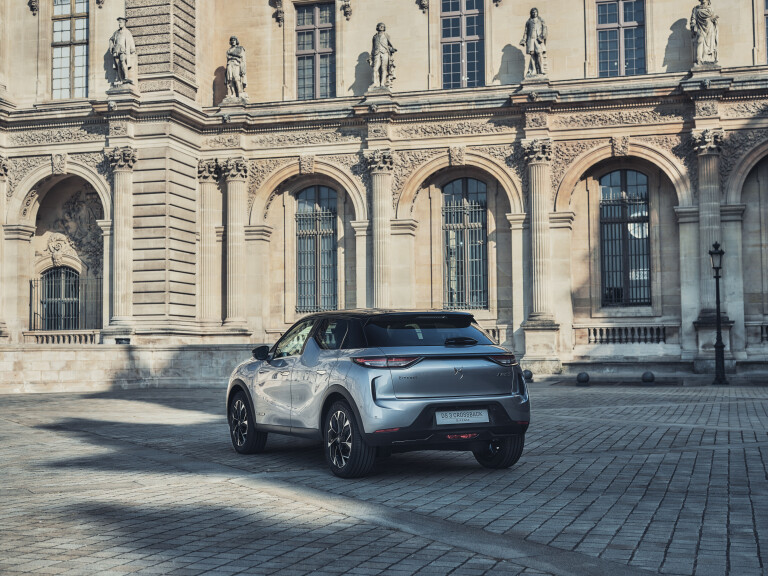 Ds 3 Crossback Louvre 01