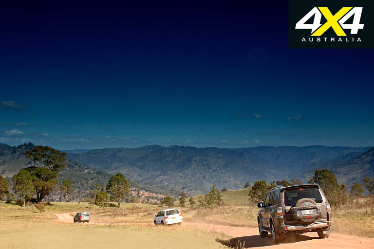 2009 Land Rover Discovery 3 Vs Toyota Land Cruiser Vs Mitsubishi Pajero 4 X 4 Comparison On Road Jpg