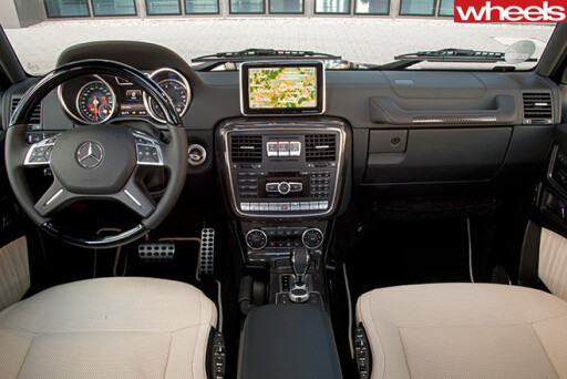 Mercedes -G500-interior