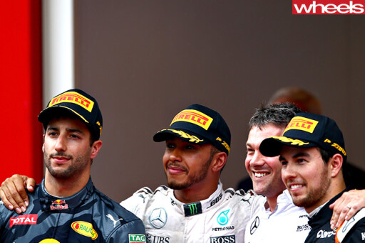 Daniel -Ricciardo -shakes -hands -with -Lewis -Hamilton-