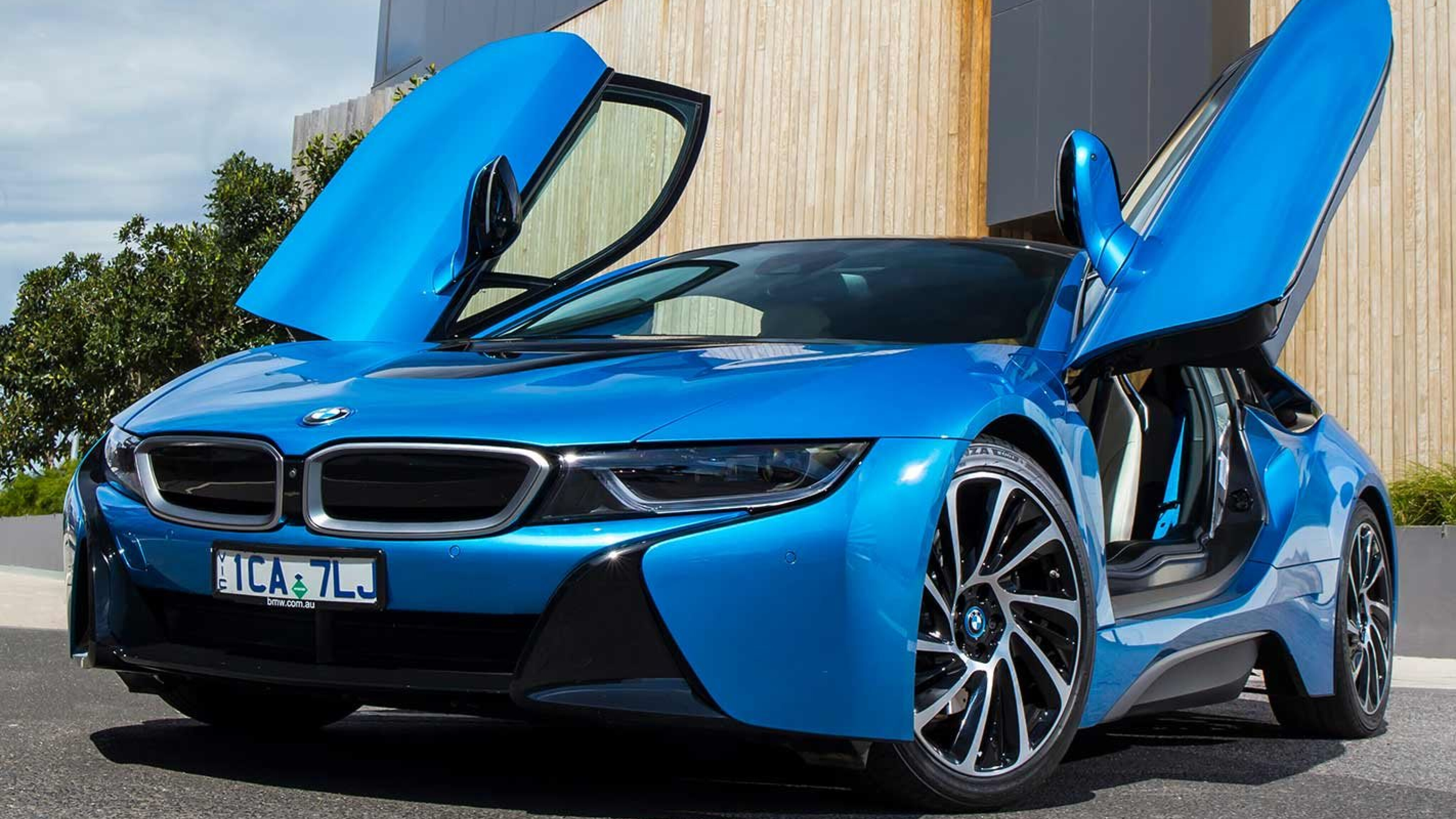 Photo gallery of the stunning BMW i8 - 1/11