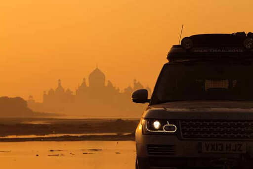 Range-Rover-Hybrid---India-to-Nepal-drive-skyline