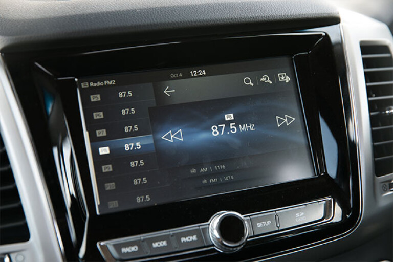 SsangYong Musso XLV Ultimate touchscreen