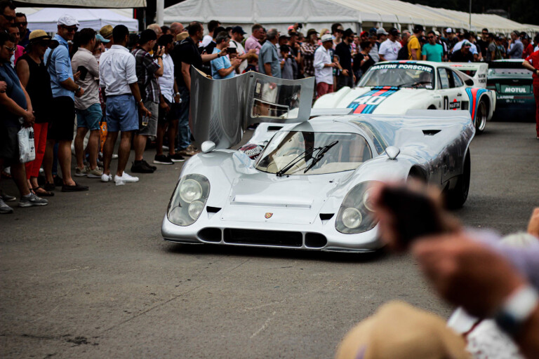 Porsche 917 onlookers